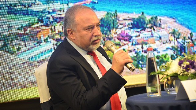 Defense Minister Lieberman (Photo: Meir Ohayon)