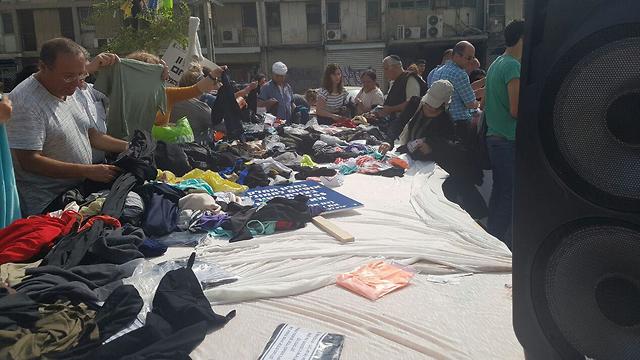 מחאת בגדים בתל אביב (צילום: מירב קריסטל)