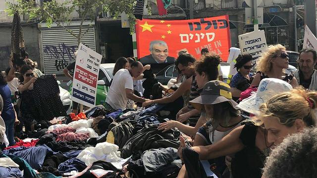 מחאת בגדים תל אביב (צילום: מירב קריסטל)