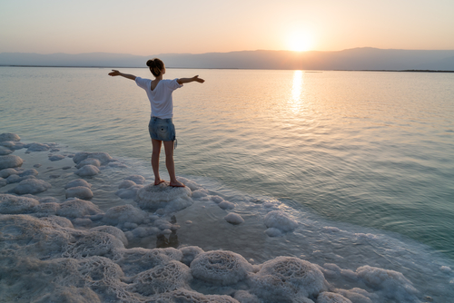 Мертвое море и целая жизнь впереди. Фото: shutterstock