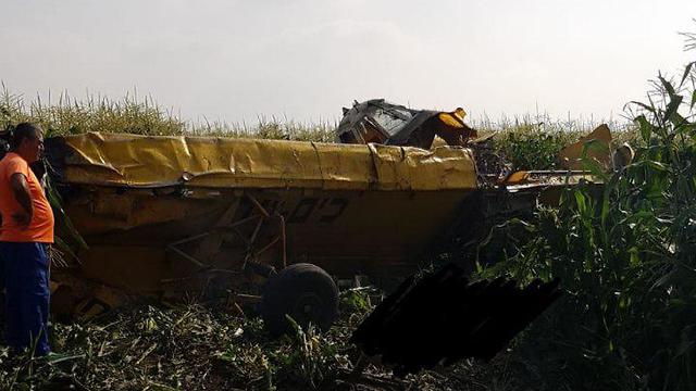 המטוס שהתרסק בעמק יזרעאל (צילום: כבאות והצלה מחוז צפון)
