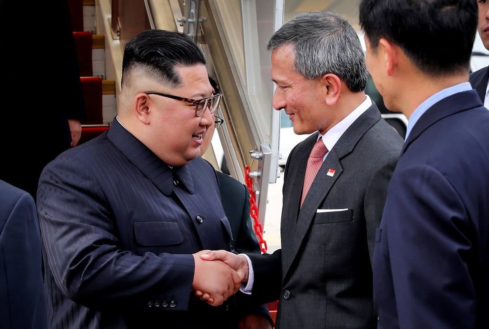 Kim welcomed by Singapore's foreign minister