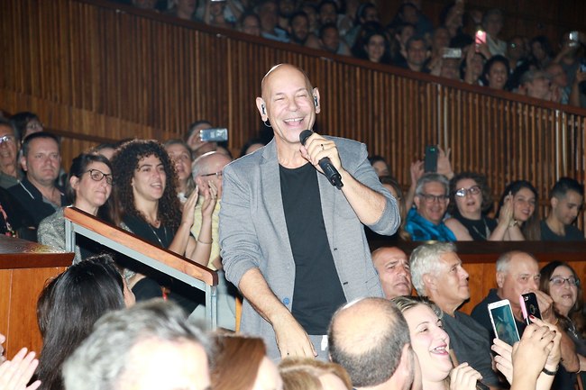 צעיר לנצח. רמי קלינשטיין חוגג 30 שנות קריירה (צילום: ענת מוסברג) צעיר לנצח. רמי קלינשטיין חוגג 30 שנות קריירה (צילום: ענת מוסברג)