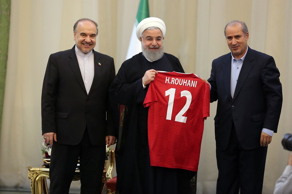 חסן רוחאני נבחרת איראן (צילום: EPA)