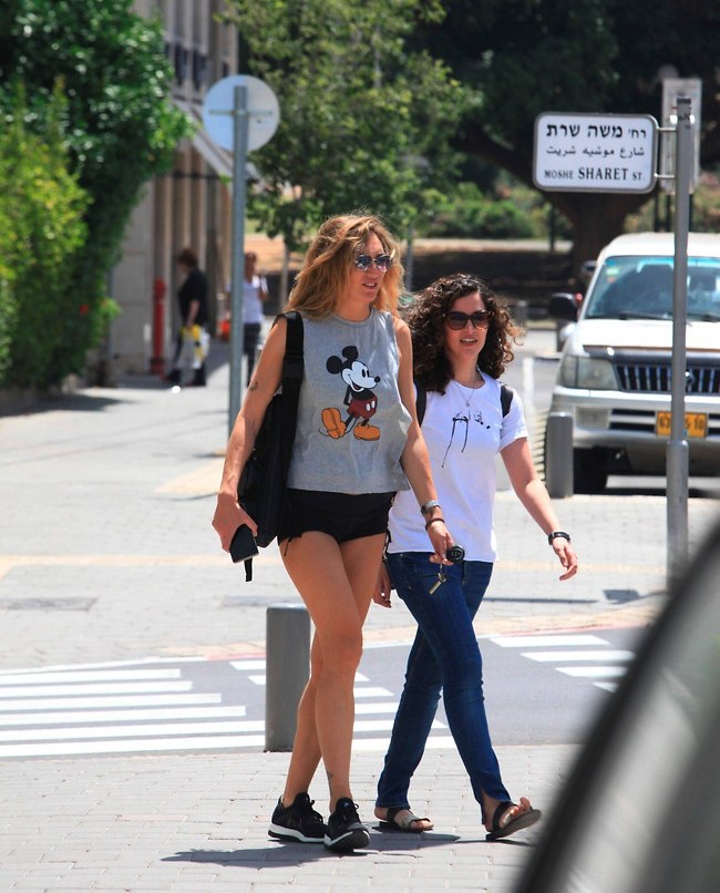 רגליים בעלות תואר מכובד (צילום: מוטי לבטון) רגליים בעלות תואר מכובד (צילום: מוטי לבטון)
