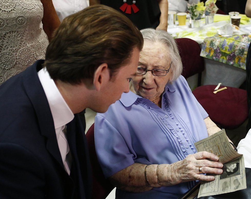 Kurz meets with a Holocaust survivor in Israel (Photo: Sebastian Kurzâs official Twitter account))