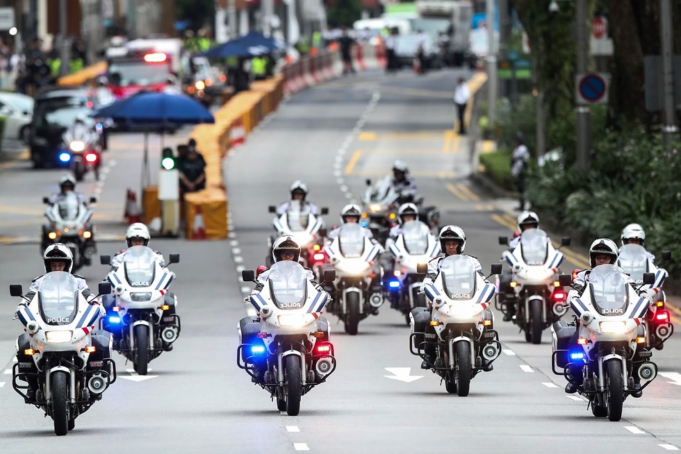 שיירת האופנועים בדרך למלון (צילום: AP)