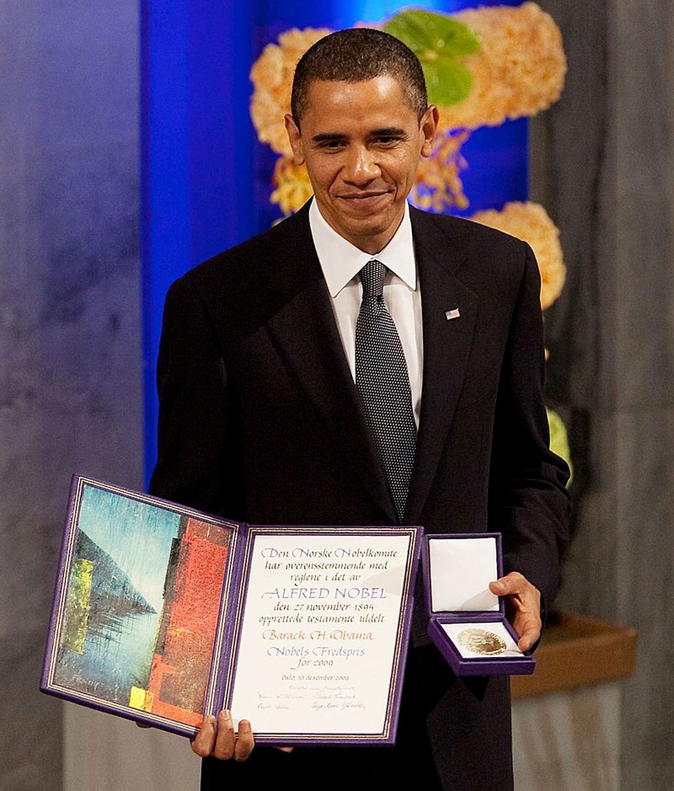 ברק אובמה מקבל ב 2009 את פרס נובל לשלום ()