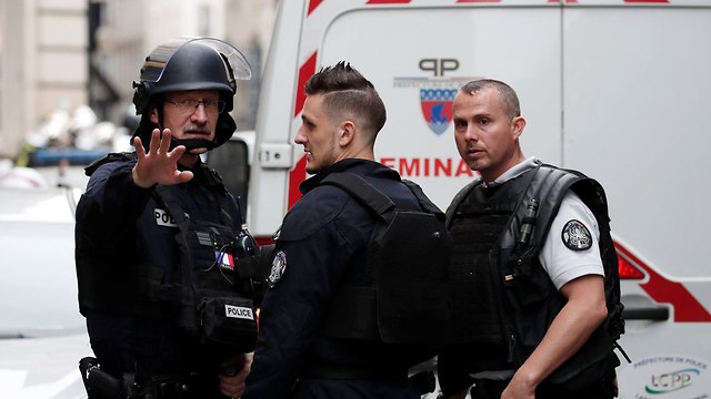 בני ערובה פריז צרפת שגרירות איראן (צילום: רויטרס)
