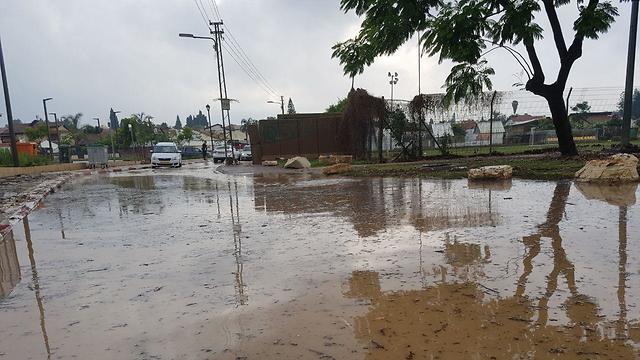 שיטפון גשם גשמים מזג אוויר שדרות הצפה כביש כבישים (צילום: בראל אפרים)