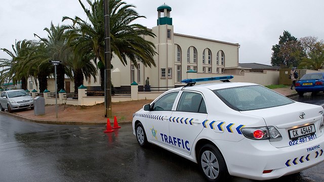 רצח מסגד דרום אפריקה ליד קייפטאון (צילום: AP)