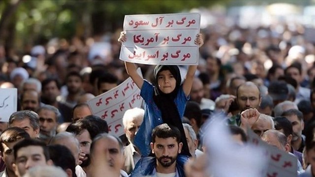 מפגינים באיראן  ()
