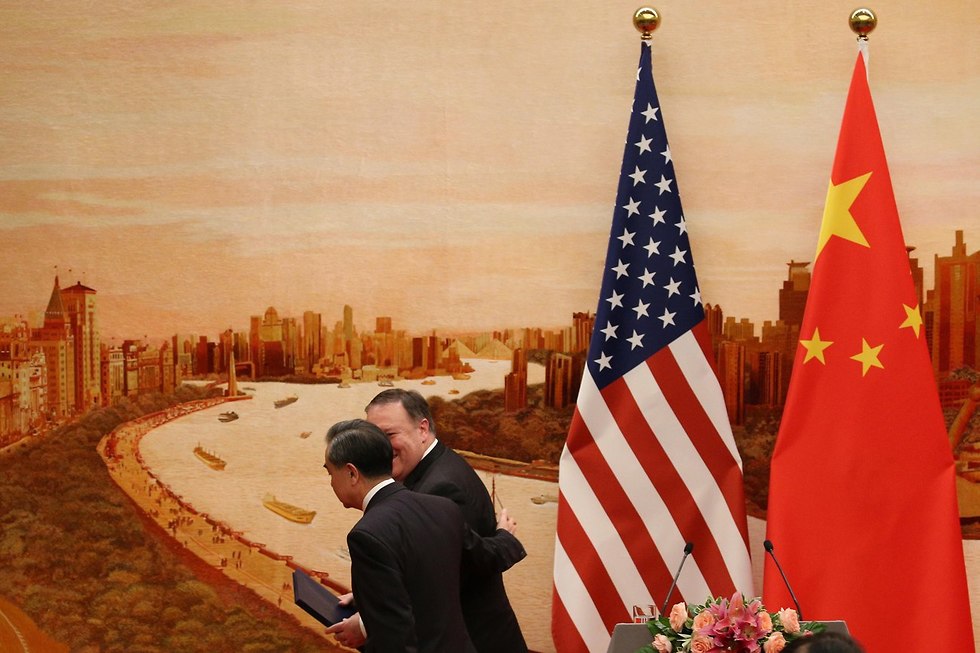 דגל ארצות הברית דגל סין שר החוץ הסיני וונג יי מייק פומפאו (צילום: EPA)