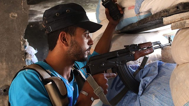 Боец повстанческих сил на юге Сирии. Фото: AFP