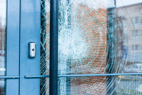 הזכוכית שלא נשברת - הכל עניין של בטיחות (צילום: Shutterstock)