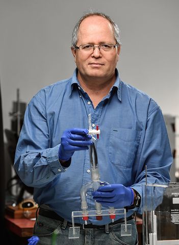 פרופ' אבנר רוטשילד מהפקולטה למדע והנדסה של חומרים (צילום: דוברות הטכניון)