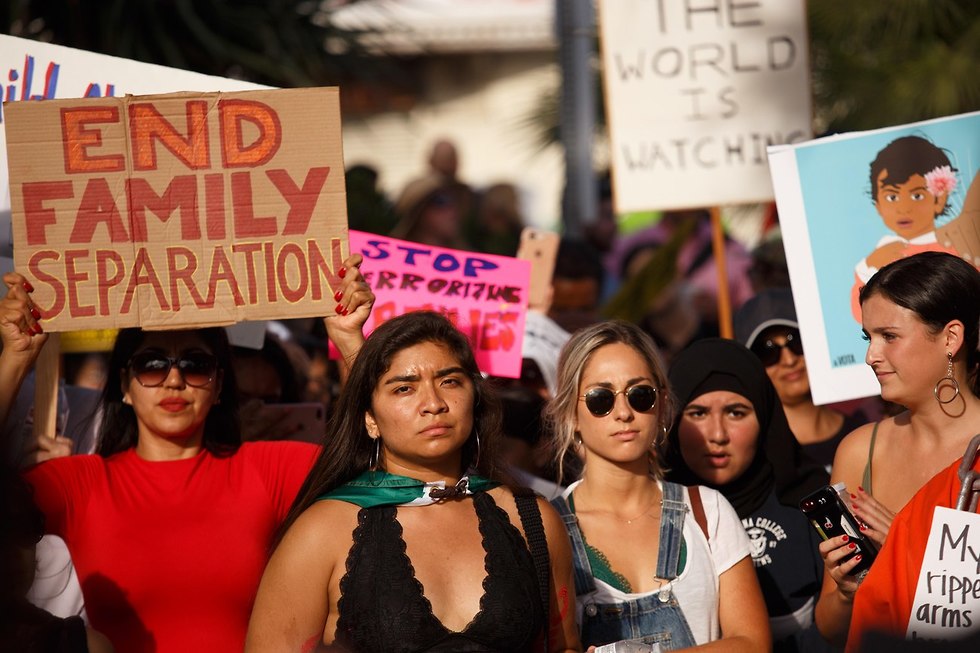 הפגנה נגד מדיניות הפרדת מהגרים מילדיהם לוס אנג'לס קליפורניה ארה