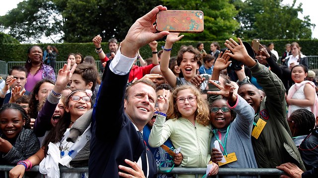 נשיא צרפת עמנואל מקרון  (צילום: AP)