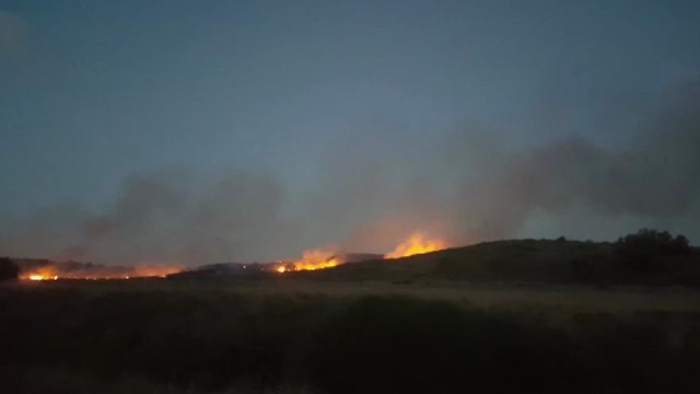 Fire sparked by incendiary kites in the Or HaNer area in southern Israel 