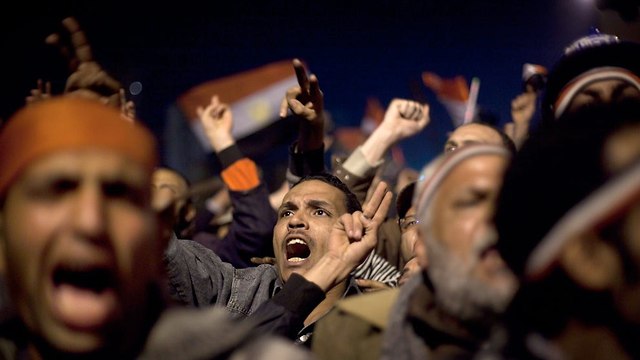 מצרים כיכר תחריר הפגנות הפגנה מחאה נגד מובראק נאום מובארק (ציילום: רויטרס)