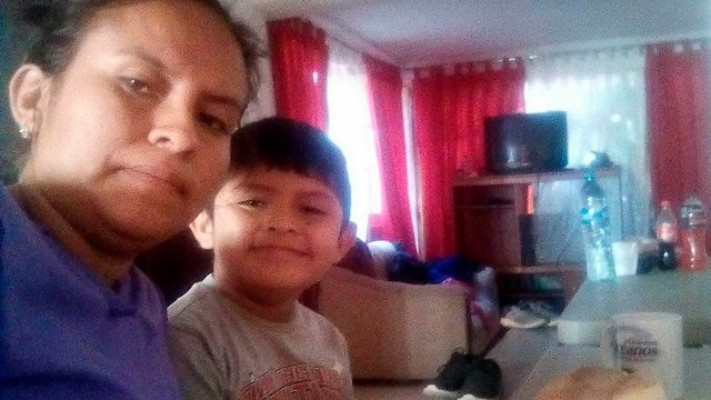 בלנקה אורנטס לופז עם בנה אבל אלכסנדר מהגרים הפרדת ילדים מהוריהם ארה