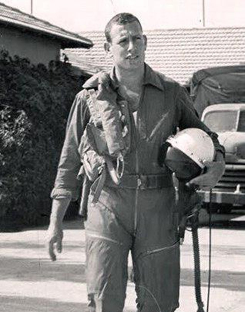 אריק עזוז (צילום: ארכיון ביטאון חיל האוויר)