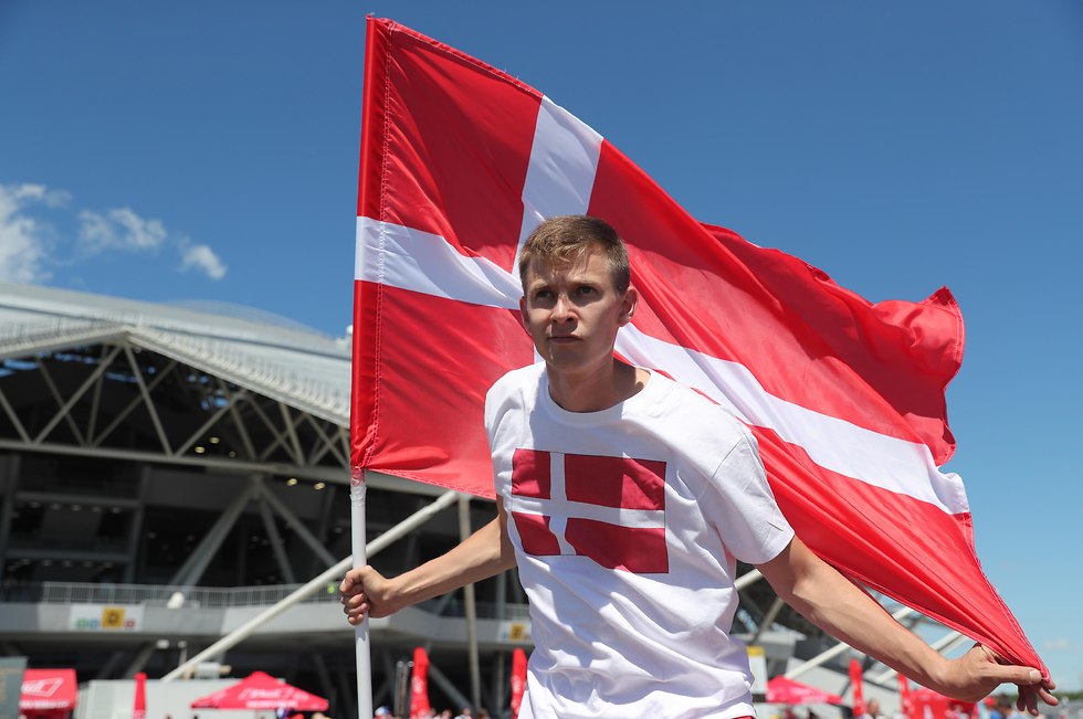 Болельщик датской сборной. Фото: EPA
