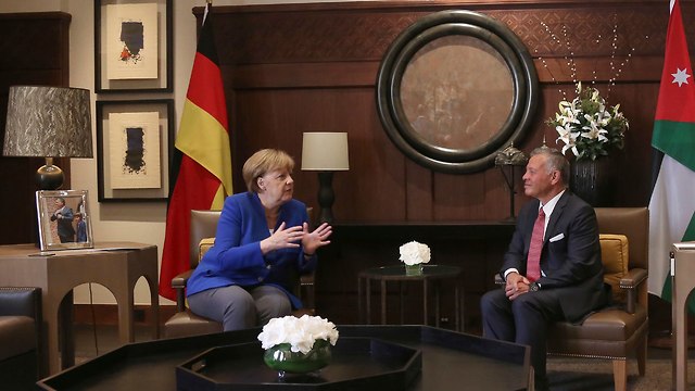 Chancellor Angela Merkel and King Abdullah (Photo: AP)