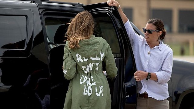 המעיל של מלניה טראמפ, שעורר סערה (צילום: רויטרס)