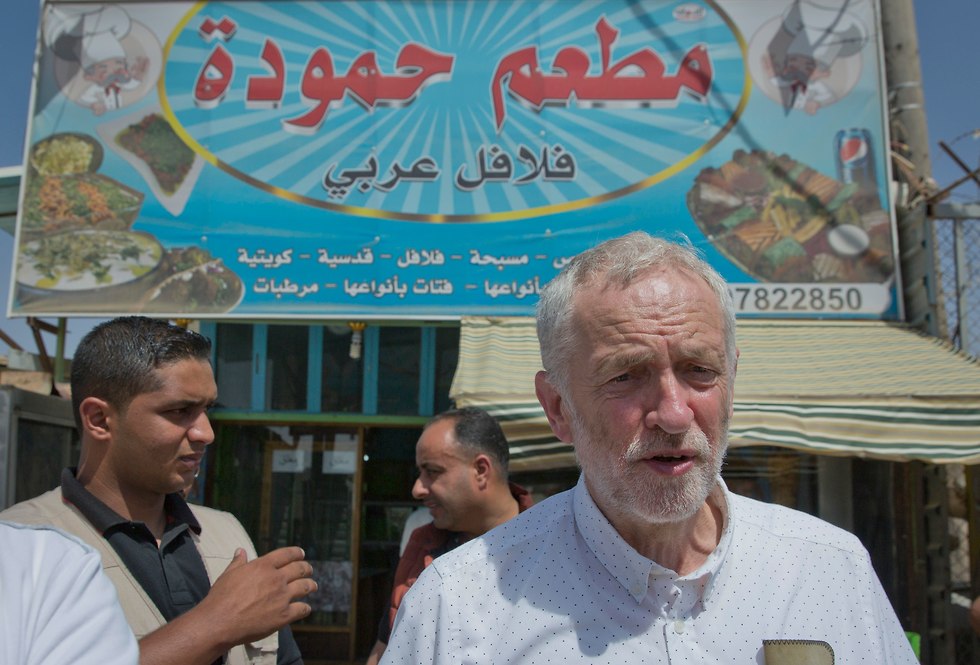 Corbyn visits the Zaatari Syrian Refugee Camp in Mafraq, Jordan (Photo: AP)