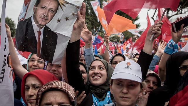 עצרת בחירות של רג'פ טאיפ ארדואן נשיא טורקיה ב איסטנבול (צילום: gettyimages)
