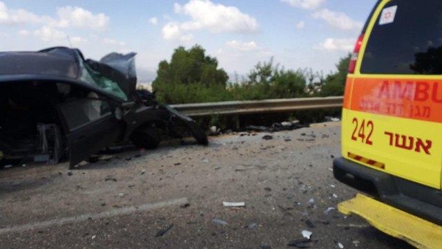 זירת התאונה בכביש 7955 (צילום: דוברות משטרה)