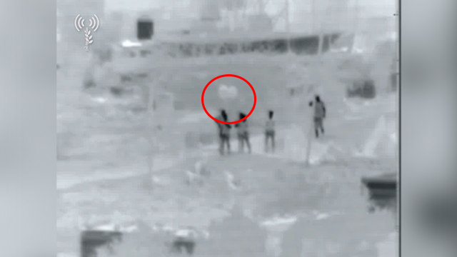 Hamas cell with incendiary balloons (Photo: IDF Spokesman's Office)
