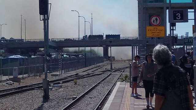 שריפה ליד קניון איילון רמת גן (צילום: אלין כץ)