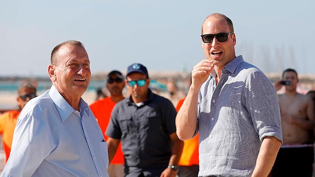 Принц Уильям с мэром Тель-Авива Роном Хульдаи. Фото: AFP