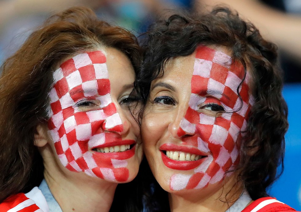 אוהדות נבחרת קרואטיה (צילום: AP)