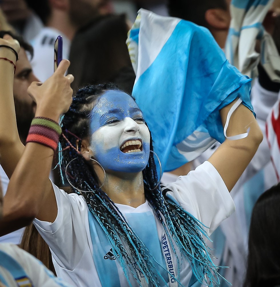 אוהדת ארגנטינה (צילום: עוז מועלם)