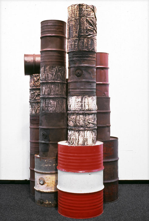 בתערוכה: עבודת חביות מוקדמת  (Wolfgang Volz, © 1958-59 Christo)