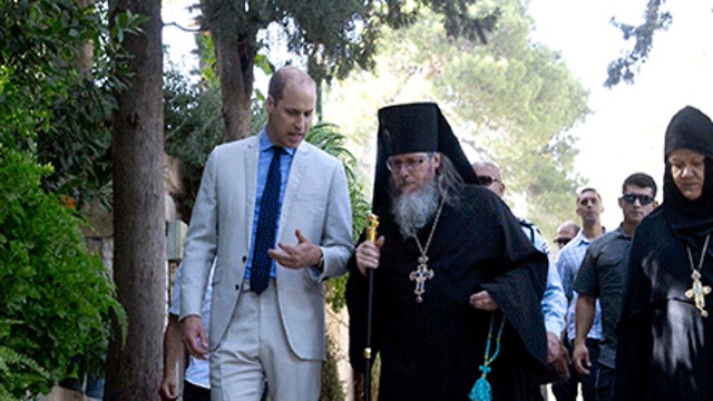 הנסיך וויליאם בכנסיית הקבר  ירושלים (EPA)