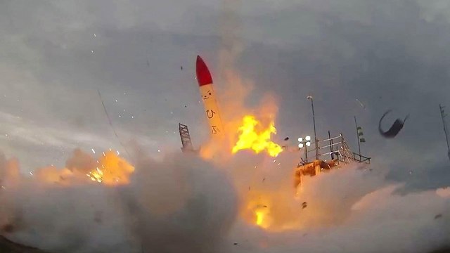 הטיל מומו 2 התפוצץ זמן קצר אחרי השיגור יפן (צילום: EPA)