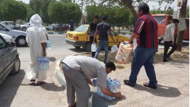 חלוקת מים מחסור ח'וראמשהר מחאה ב איראן מחמרה ()