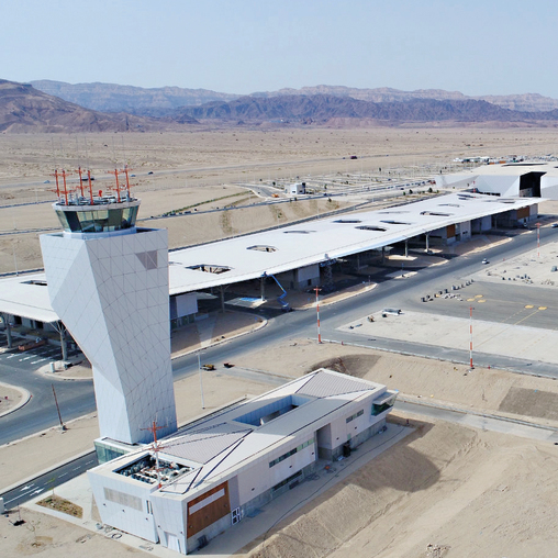 נמל התעופה רמון. הנוף הפראי של המדבר נכנס לתוך המבנה | צילום: עינב סיבוני ()