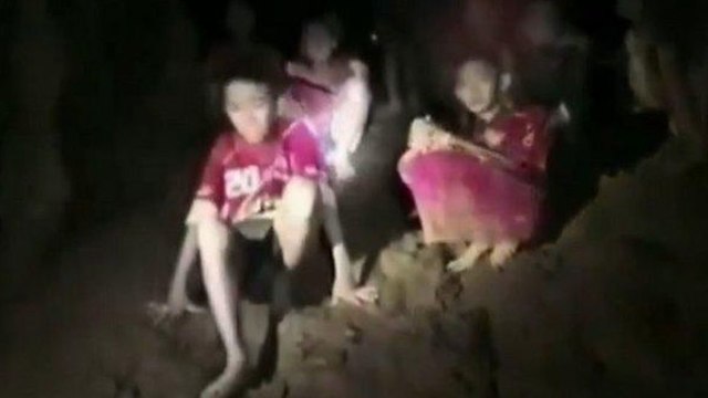 חילוץ הנערים שנמצאו במערה ב תאילנד ()