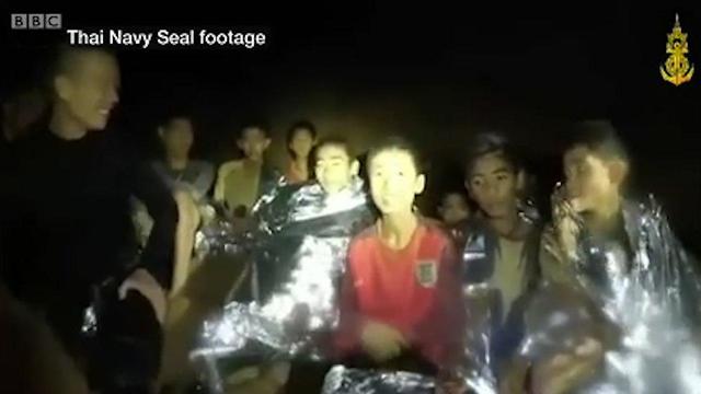חילוץ הנערים ממערה בצפון תאילנד (צילום: BBC )