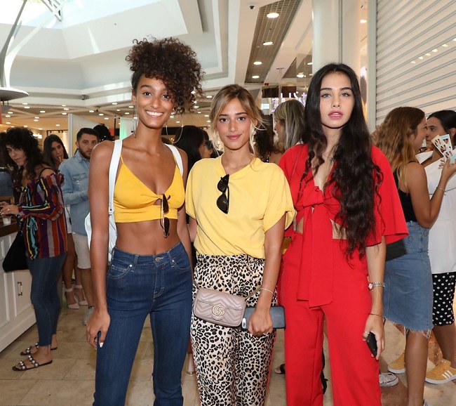 עם דנית גרינברג ועדן סבן דווקא אין למגי בעיה להצטלם (צילום: יח"צ) עם דנית גרינברג ועדן סבן דווקא אין למגי בעיה להצטלם (צילום: יח"צ)