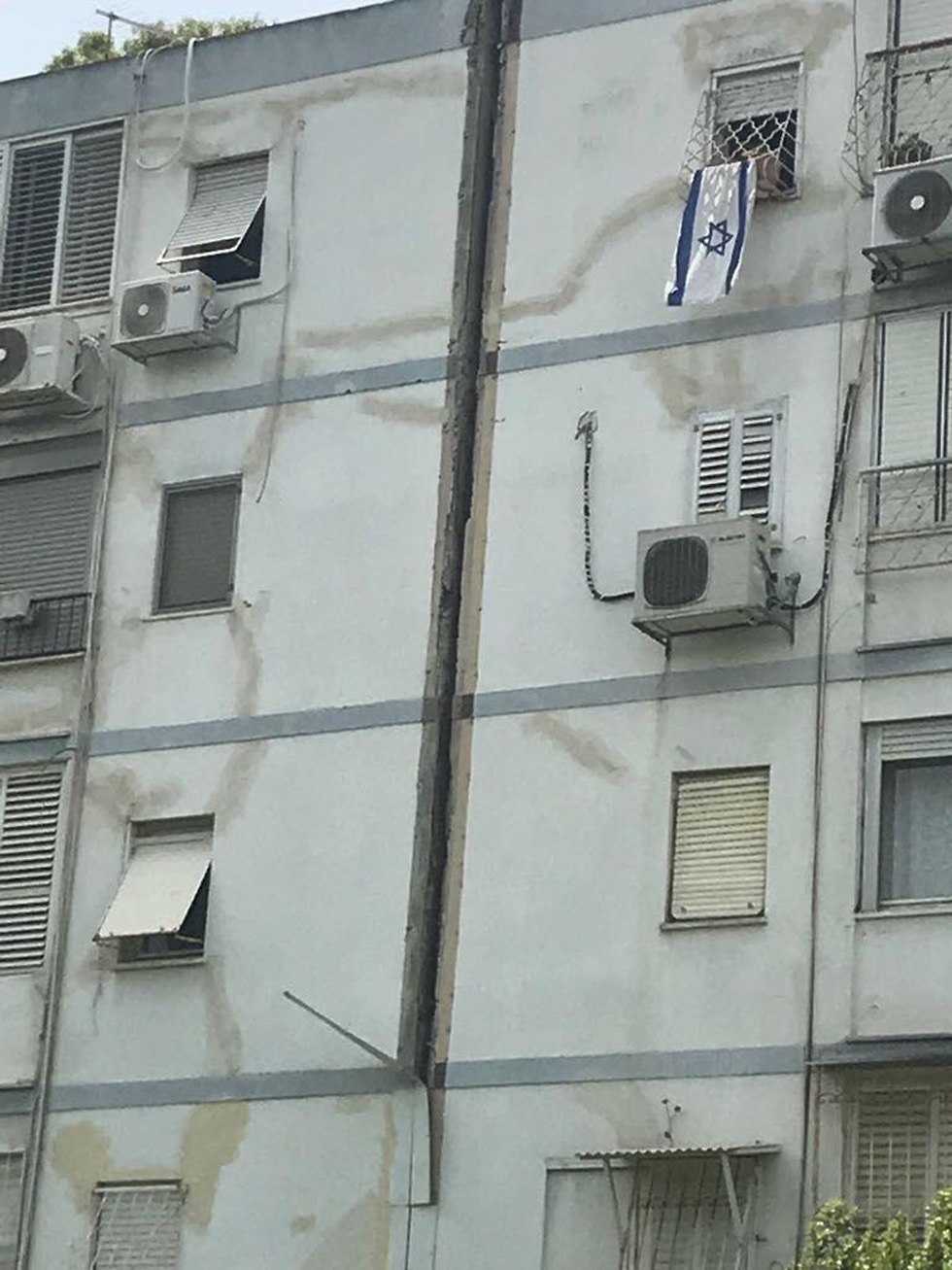 סדקים בבניין ברחוב אלנבי בחיפה  (צילום: ש. ישועה )