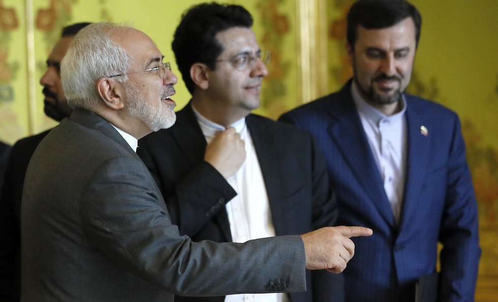 Iranian Foreign Minister Zarif and other Iranian officials (Photo: MCT)