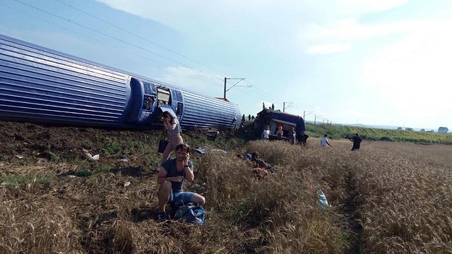תאונת רכבת בטקירדא טורקיה (צילום: EPA)