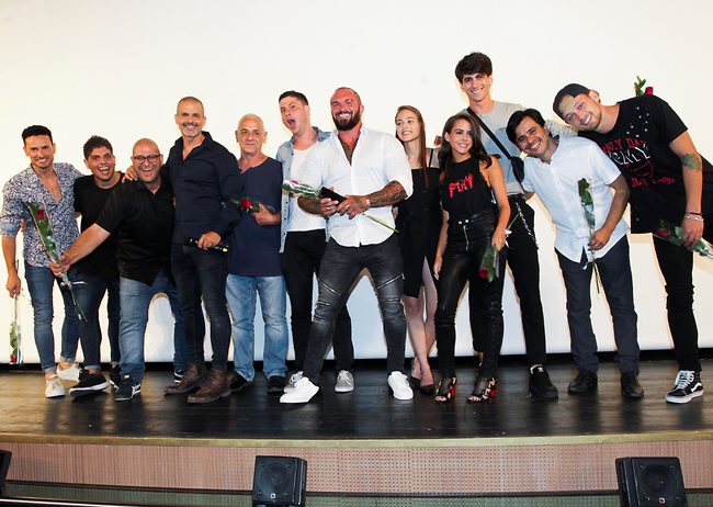 כל הקאסט על הבמה (צילום: רפי דלויה) כל הקאסט על הבמה (צילום: רפי דלויה)