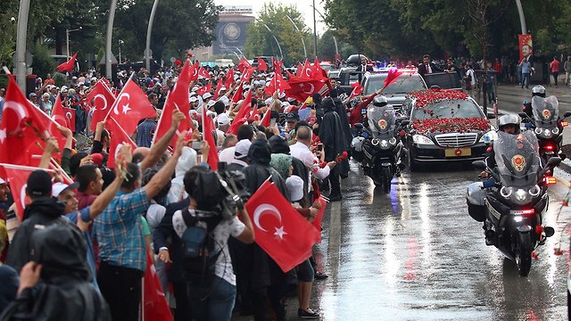 The Crowd throws flowers at Erdogan's convoy  (Photo: AP)